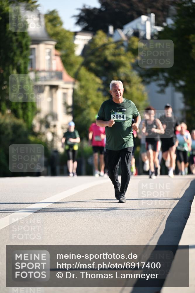 01.09.2024 - BARMER Alsterlauf Dr. Thomas Lammeyer http://msf.ph/oto/6917400 01.09.2024 09:49:47 Laufen 2064 meine-sportfotos.de