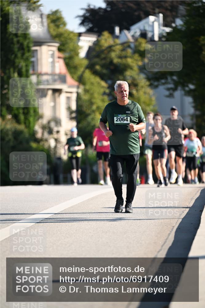 01.09.2024 - BARMER Alsterlauf Dr. Thomas Lammeyer http://msf.ph/oto/6917409 01.09.2024 09:49:47 Laufen 2064 meine-sportfotos.de