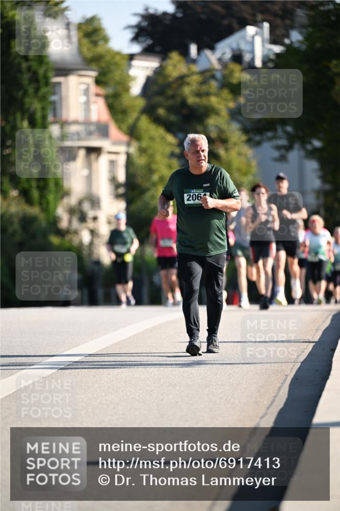 01.09.2024 - BARMER Alsterlauf Dr. Thomas Lammeyer http://msf.ph/oto/6917413 01.09.2024 09:49:47 Laufen 2064 meine-sportfotos.de