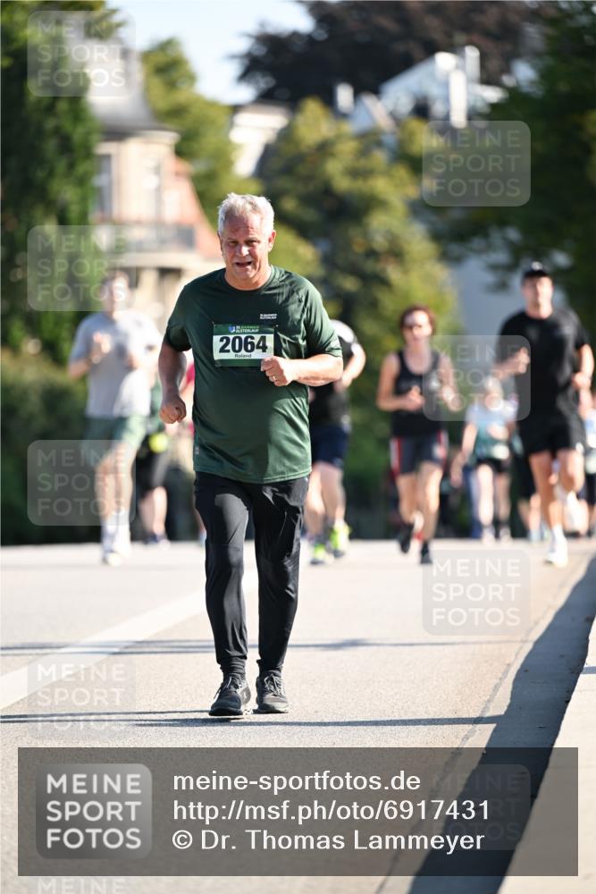 01.09.2024 - BARMER Alsterlauf Dr. Thomas Lammeyer http://msf.ph/oto/6917431 01.09.2024 09:49:51 Laufen 2064 meine-sportfotos.de