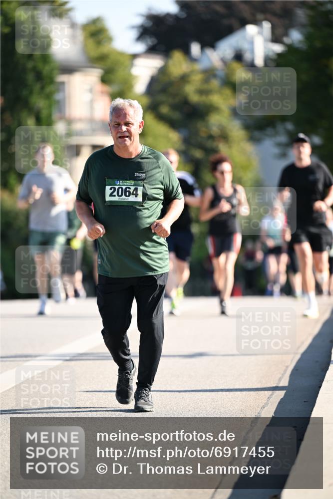 01.09.2024 - BARMER Alsterlauf Dr. Thomas Lammeyer http://msf.ph/oto/6917455 01.09.2024 09:49:51 Laufen 2064 meine-sportfotos.de