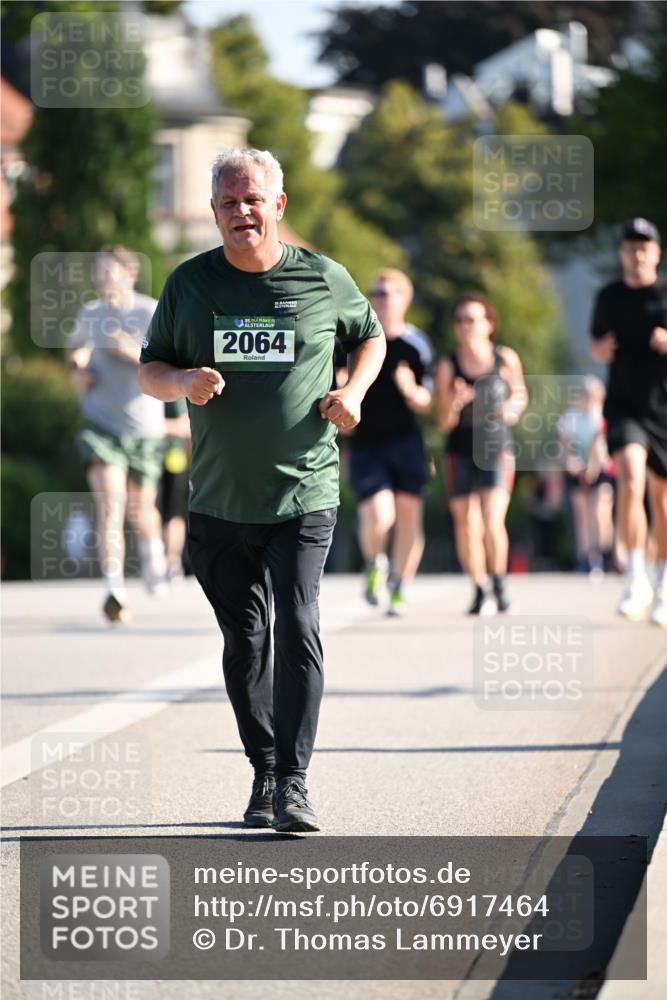 01.09.2024 - BARMER Alsterlauf Dr. Thomas Lammeyer http://msf.ph/oto/6917464 01.09.2024 09:49:52 Laufen 35, 35, 2064 meine-sportfotos.de