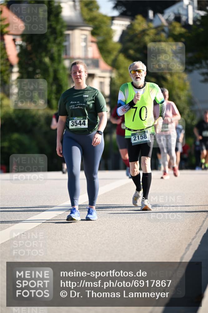 01.09.2024 - BARMER Alsterlauf Dr. Thomas Lammeyer http://msf.ph/oto/6917867 01.09.2024 09:50:14 Laufen 3544, 70, 2158 meine-sportfotos.de