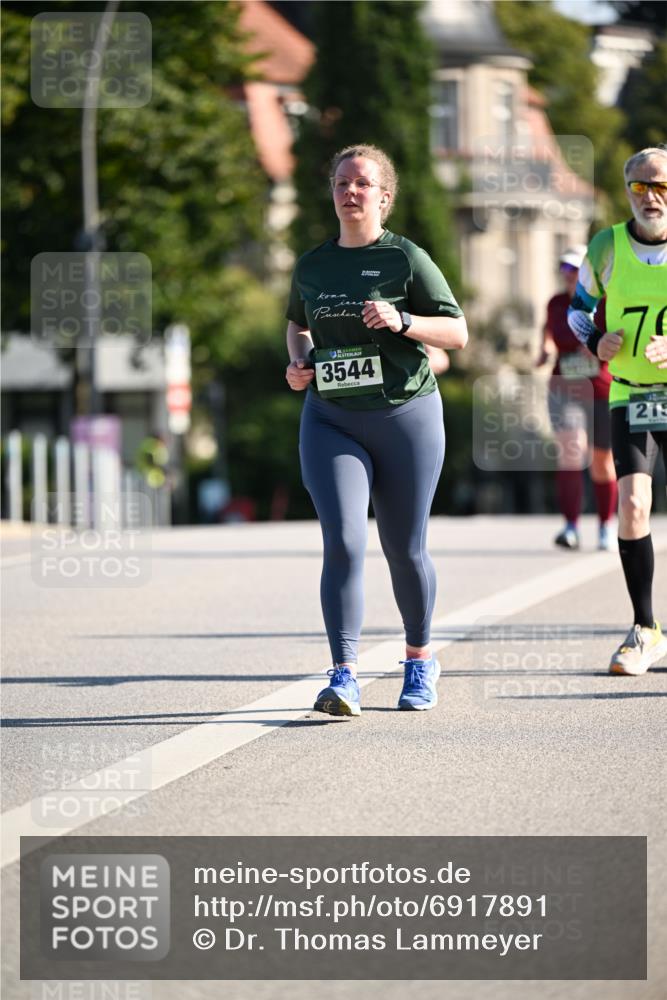 01.09.2024 - BARMER Alsterlauf Dr. Thomas Lammeyer http://msf.ph/oto/6917891 01.09.2024 09:50:15 Laufen 35, 10, 3544, 7, 215 meine-sportfotos.de