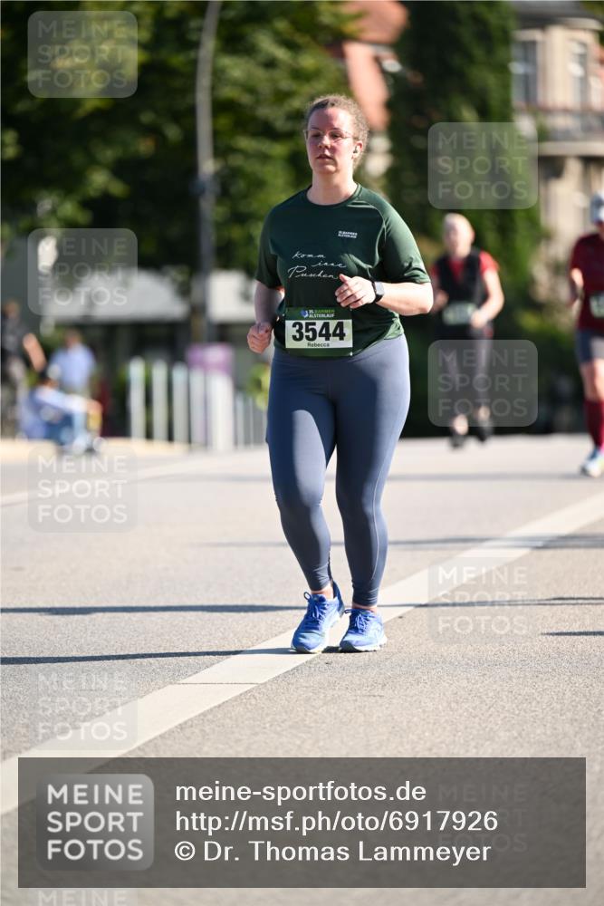 01.09.2024 - BARMER Alsterlauf Dr. Thomas Lammeyer http://msf.ph/oto/6917926 01.09.2024 09:50:16 Laufen 3544 meine-sportfotos.de