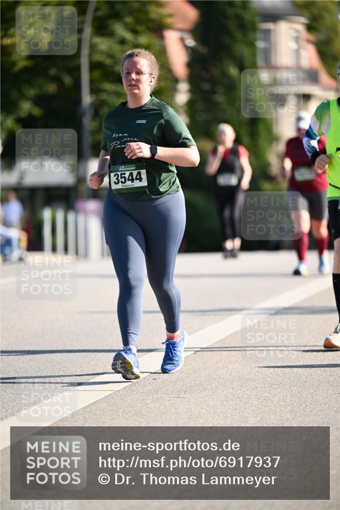 01.09.2024 - BARMER Alsterlauf Dr. Thomas Lammeyer http://msf.ph/oto/6917937 01.09.2024 09:50:16 Laufen 3544 meine-sportfotos.de