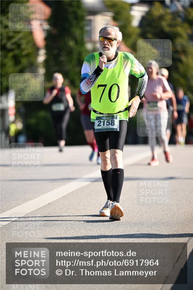 01.09.2024 - BARMER Alsterlauf Dr. Thomas Lammeyer http://msf.ph/oto/6917964 01.09.2024 09:50:17 Laufen 70, 135, 2158 meine-sportfotos.de