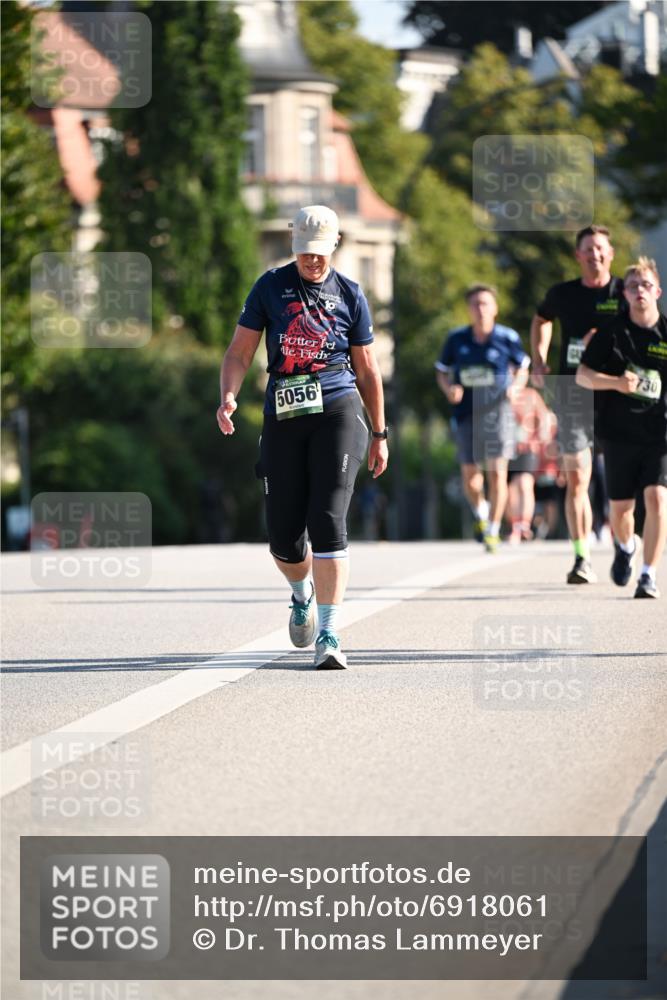 01.09.2024 - BARMER Alsterlauf Dr. Thomas Lammeyer http://msf.ph/oto/6918061 01.09.2024 09:50:25 Laufen 5056 meine-sportfotos.de