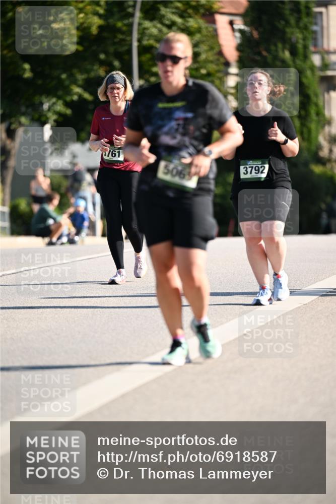 01.09.2024 - BARMER Alsterlauf Dr. Thomas Lammeyer http://msf.ph/oto/6918587 01.09.2024 09:50:48 Laufen 3792, 3761, 506 meine-sportfotos.de