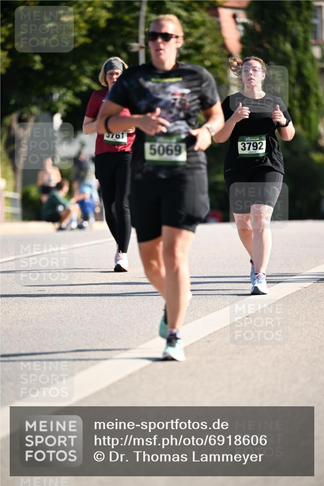 01.09.2024 - BARMER Alsterlauf Dr. Thomas Lammeyer http://msf.ph/oto/6918606 01.09.2024 09:50:48 Laufen 3761, 5069, 3792 meine-sportfotos.de