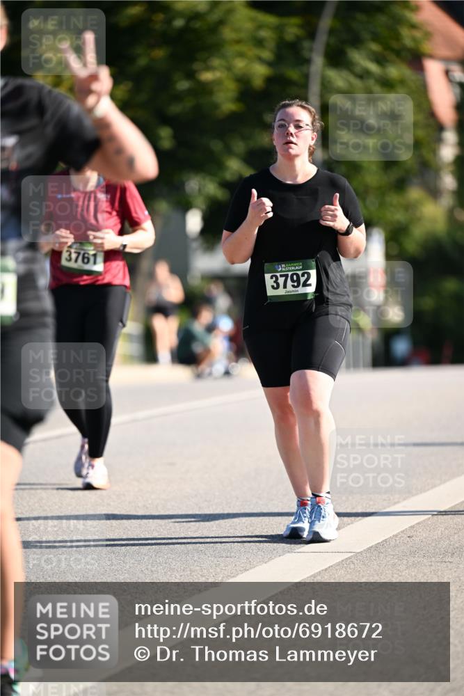01.09.2024 - BARMER Alsterlauf Dr. Thomas Lammeyer http://msf.ph/oto/6918672 01.09.2024 09:50:50 Laufen 3761, 5, 3792 meine-sportfotos.de