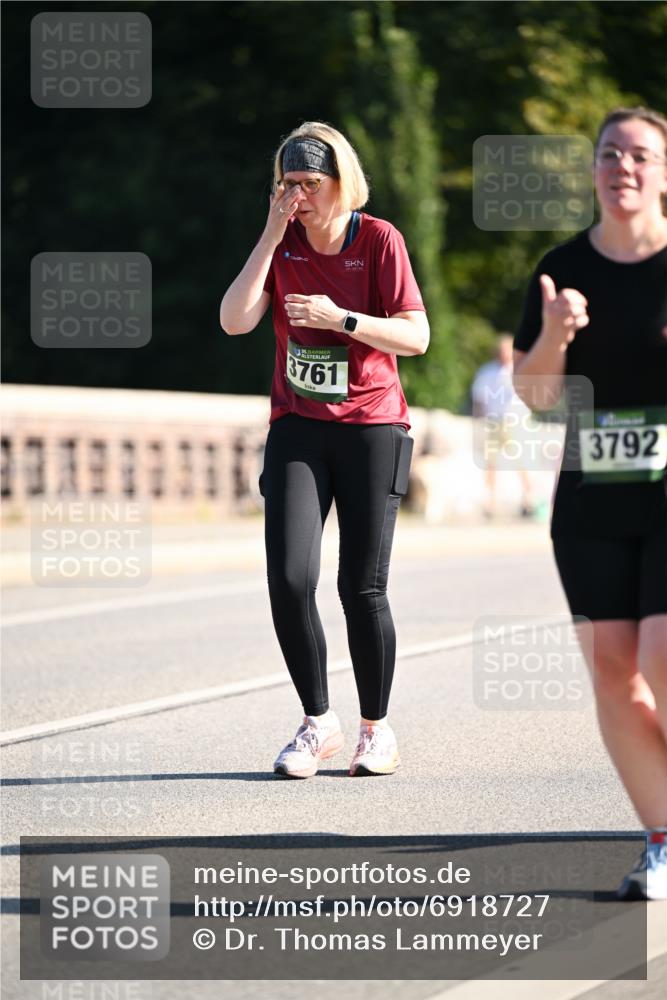 01.09.2024 - BARMER Alsterlauf Dr. Thomas Lammeyer http://msf.ph/oto/6918727 01.09.2024 09:50:52 Laufen 3761, 3792 meine-sportfotos.de