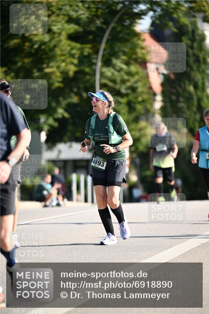 01.09.2024 - BARMER Alsterlauf Dr. Thomas Lammeyer http://msf.ph/oto/6918890 01.09.2024 09:51:02 Laufen 4893 meine-sportfotos.de