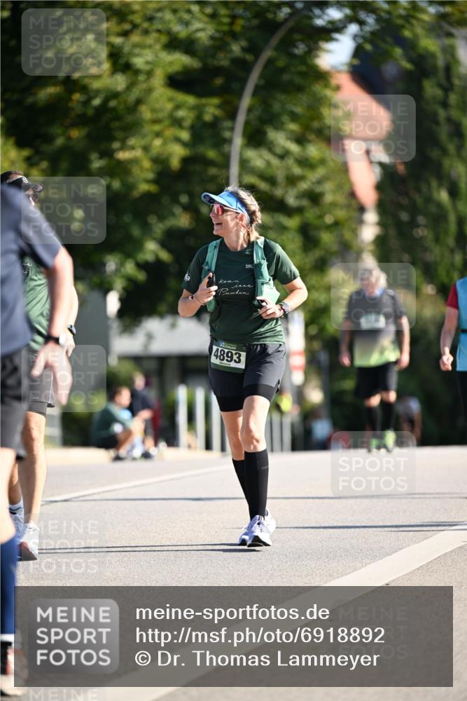 01.09.2024 - BARMER Alsterlauf Dr. Thomas Lammeyer http://msf.ph/oto/6918892 01.09.2024 09:51:02 Laufen 4893 meine-sportfotos.de