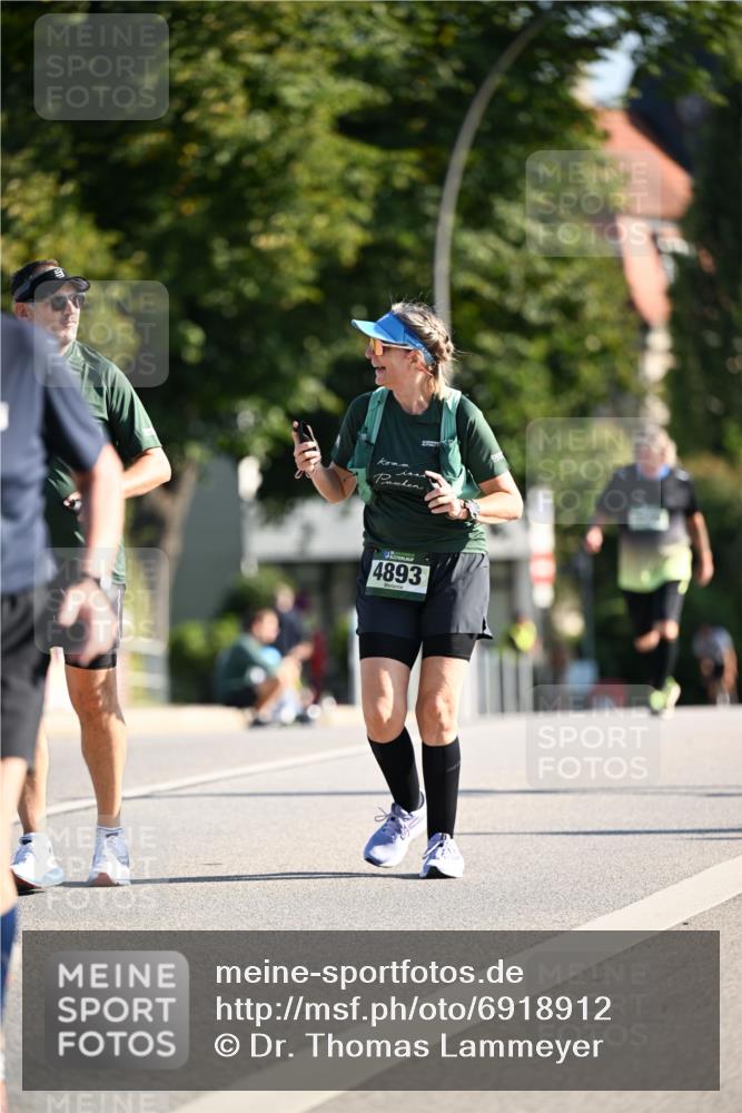 01.09.2024 - BARMER Alsterlauf Dr. Thomas Lammeyer http://msf.ph/oto/6918912 01.09.2024 09:51:03 Laufen 4893 meine-sportfotos.de