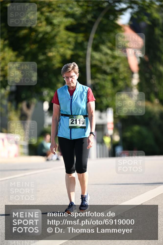 01.09.2024 - BARMER Alsterlauf Dr. Thomas Lammeyer http://msf.ph/oto/6919000 01.09.2024 09:51:07 Laufen 2119 meine-sportfotos.de