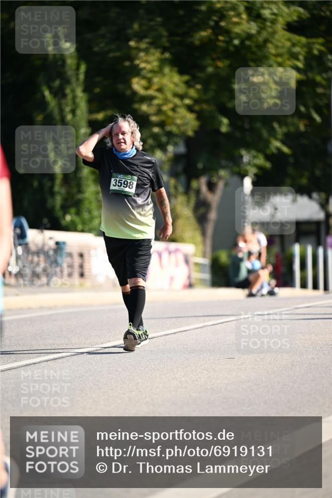 01.09.2024 - BARMER Alsterlauf Dr. Thomas Lammeyer http://msf.ph/oto/6919131 01.09.2024 09:51:11 Laufen 3598 meine-sportfotos.de