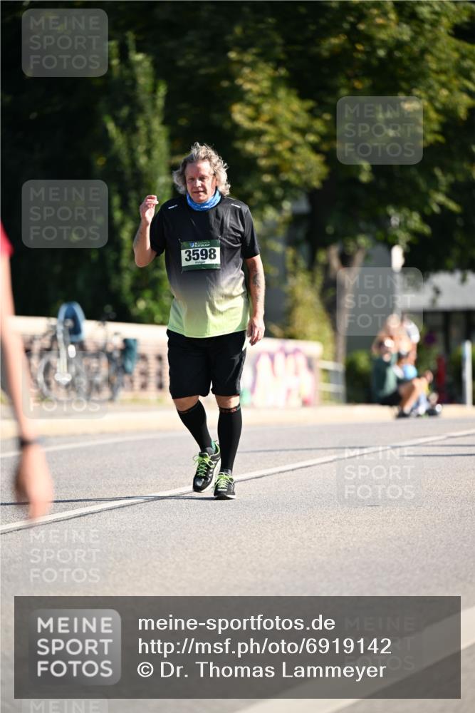 01.09.2024 - BARMER Alsterlauf Dr. Thomas Lammeyer http://msf.ph/oto/6919142 01.09.2024 09:51:11 Laufen 3598 meine-sportfotos.de