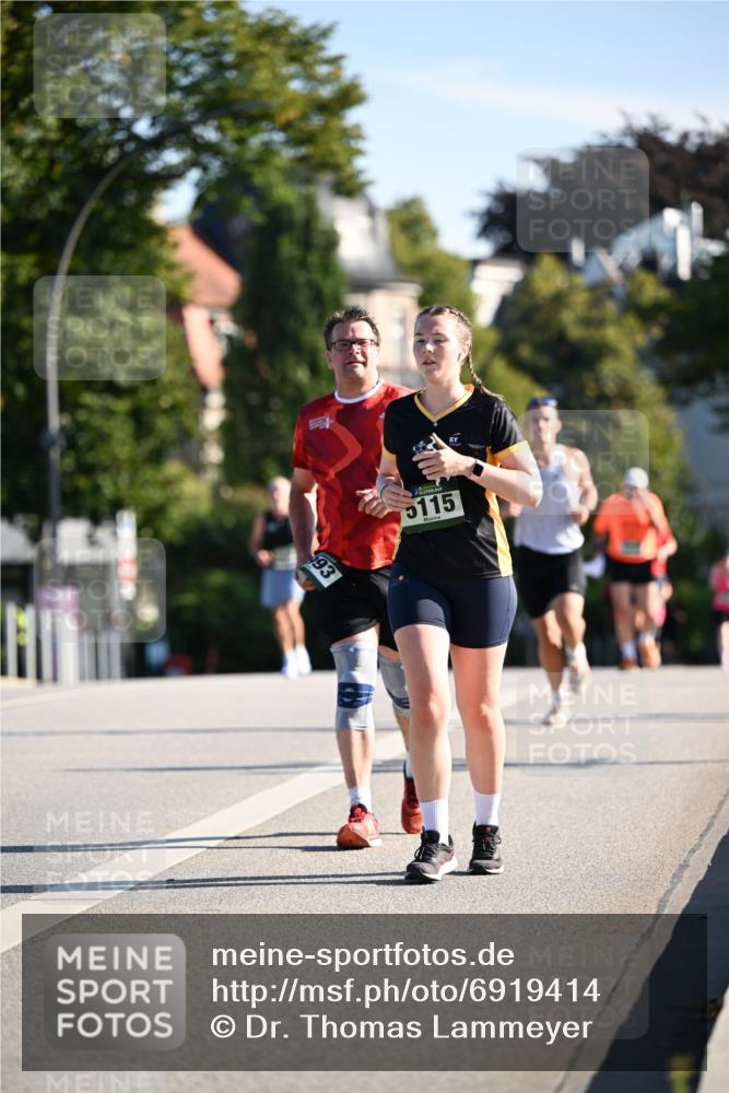 01.09.2024 - BARMER Alsterlauf Dr. Thomas Lammeyer http://msf.ph/oto/6919414 01.09.2024 09:51:22 Laufen 93, 5115 meine-sportfotos.de