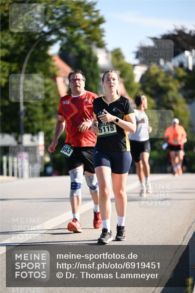 01.09.2024 - BARMER Alsterlauf Dr. Thomas Lammeyer http://msf.ph/oto/6919451 01.09.2024 09:51:23 Laufen 993, 5115 meine-sportfotos.de