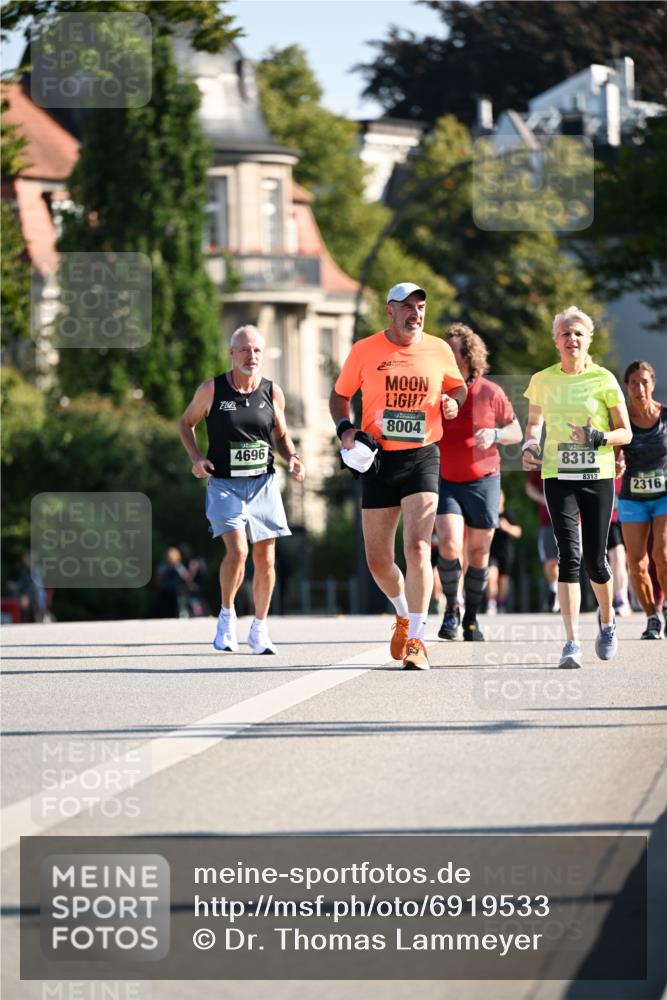 01.09.2024 - BARMER Alsterlauf Dr. Thomas Lammeyer http://msf.ph/oto/6919533 01.09.2024 09:51:30 Laufen 4696, 8004, 8313, 8313, 2316 meine-sportfotos.de