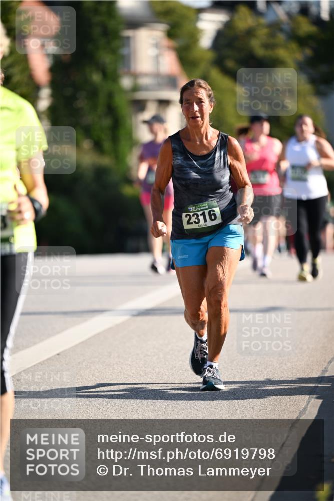 01.09.2024 - BARMER Alsterlauf Dr. Thomas Lammeyer http://msf.ph/oto/6919798 01.09.2024 09:51:38 Laufen 435, 2316 meine-sportfotos.de