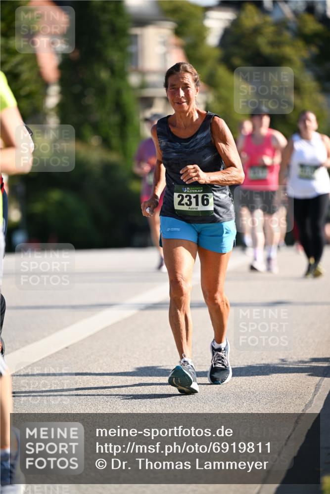 01.09.2024 - BARMER Alsterlauf Dr. Thomas Lammeyer http://msf.ph/oto/6919811 01.09.2024 09:51:38 Laufen 35, 2316 meine-sportfotos.de