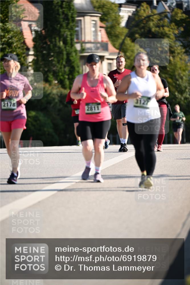 01.09.2024 - BARMER Alsterlauf Dr. Thomas Lammeyer http://msf.ph/oto/6919879 01.09.2024 09:51:42 Laufen 2178, 2811, 3127 meine-sportfotos.de