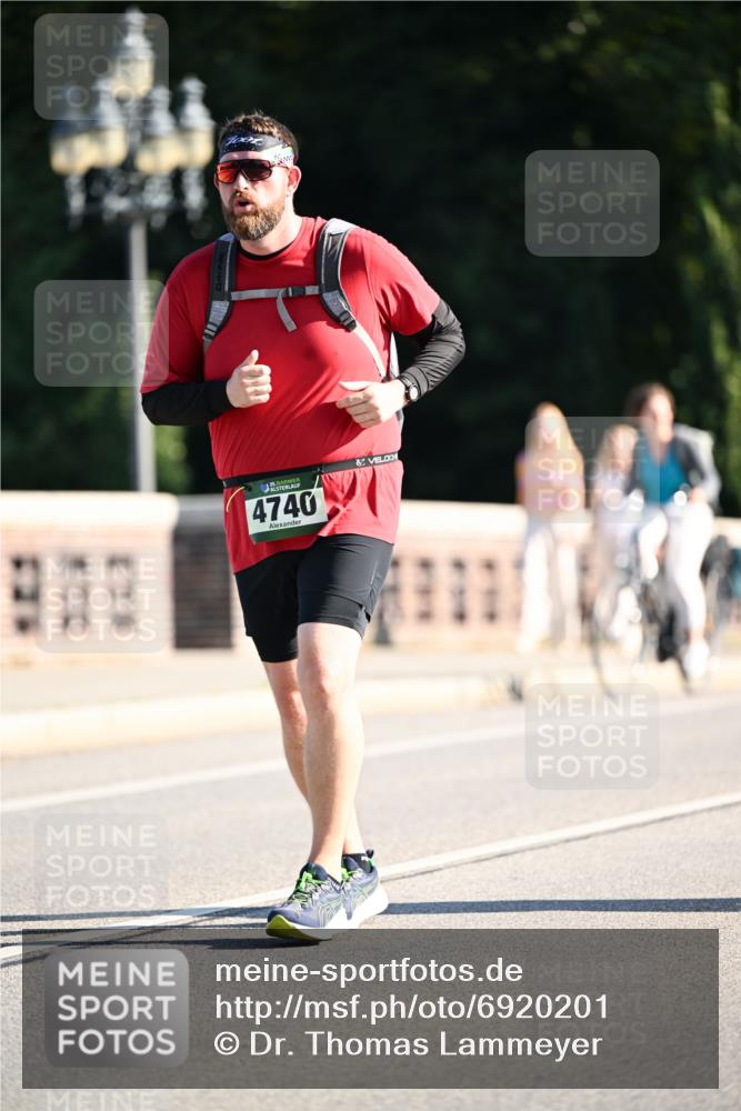 01.09.2024 - BARMER Alsterlauf Dr. Thomas Lammeyer http://msf.ph/oto/6920201 01.09.2024 09:51:58 Laufen 103, 838, 800, 4740 meine-sportfotos.de