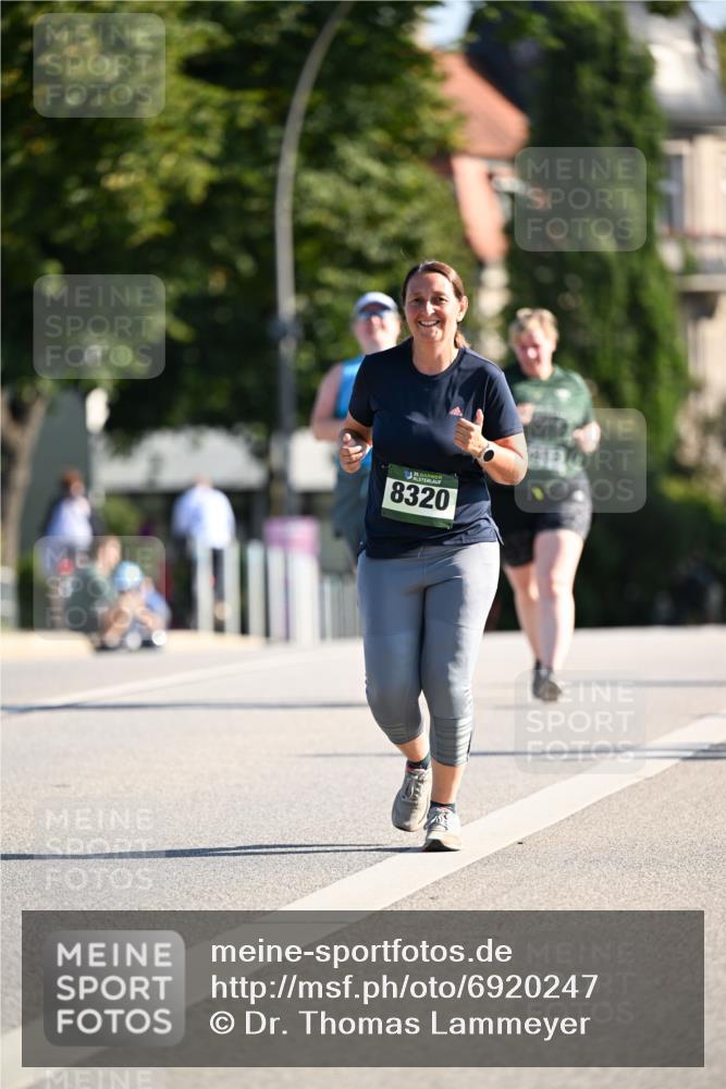 01.09.2024 - BARMER Alsterlauf Dr. Thomas Lammeyer http://msf.ph/oto/6920247 01.09.2024 09:52:01 Laufen 8320 meine-sportfotos.de
