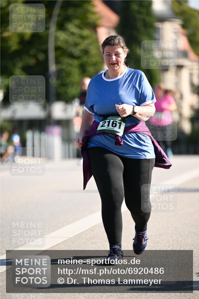 01.09.2024 - BARMER Alsterlauf Dr. Thomas Lammeyer http://msf.ph/oto/6920486 01.09.2024 09:52:10 Laufen 2161 meine-sportfotos.de