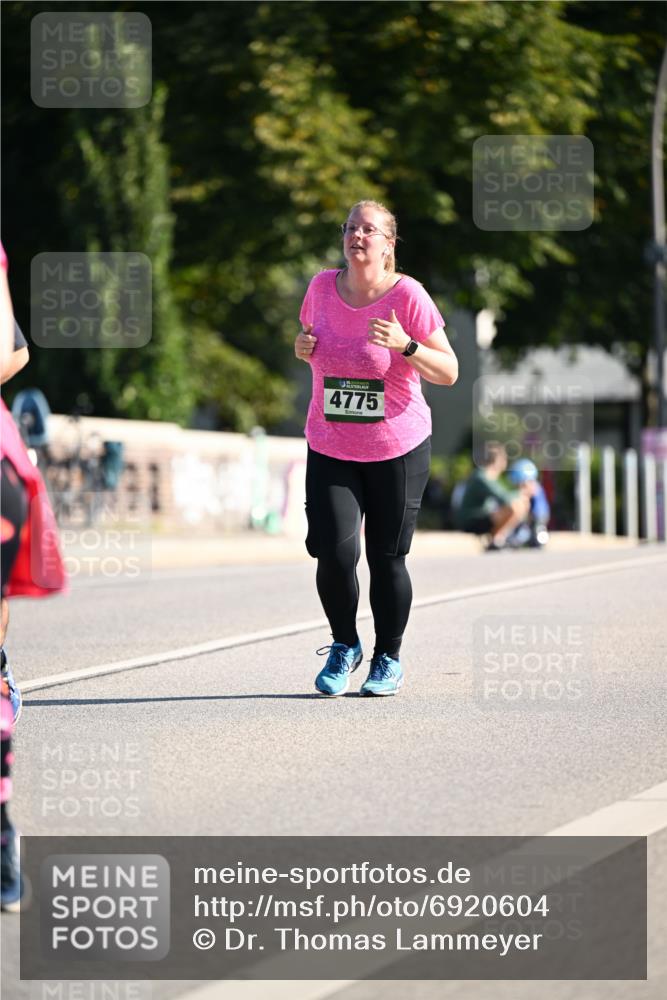 01.09.2024 - BARMER Alsterlauf Dr. Thomas Lammeyer http://msf.ph/oto/6920604 01.09.2024 09:52:17 Laufen 4775 meine-sportfotos.de