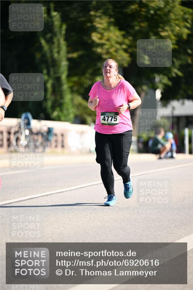 01.09.2024 - BARMER Alsterlauf Dr. Thomas Lammeyer http://msf.ph/oto/6920616 01.09.2024 09:52:18 Laufen 4775 meine-sportfotos.de