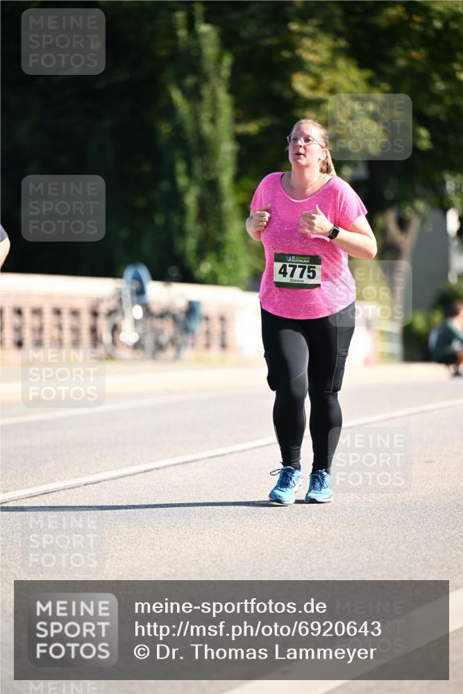 01.09.2024 - BARMER Alsterlauf Dr. Thomas Lammeyer http://msf.ph/oto/6920643 01.09.2024 09:52:18 Laufen 4775 meine-sportfotos.de
