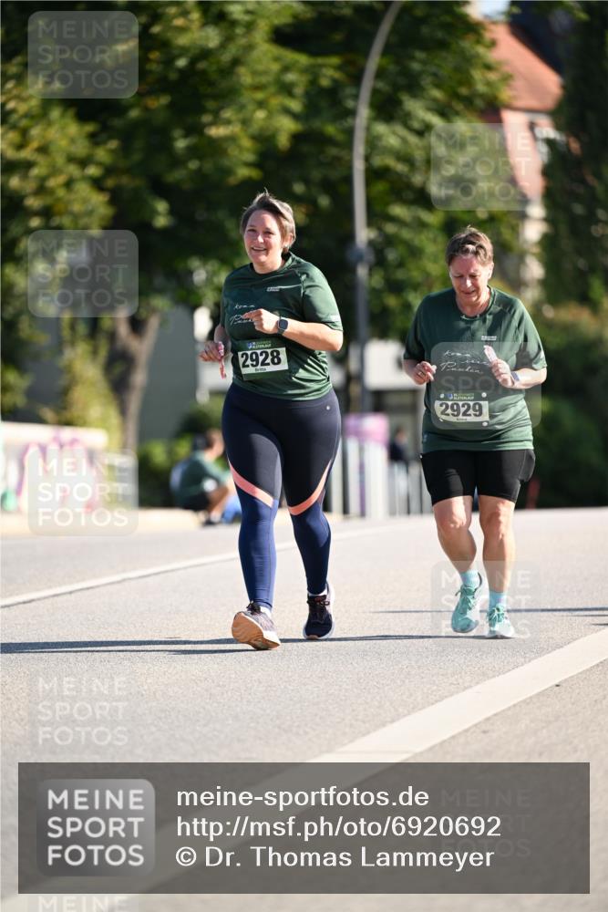 01.09.2024 - BARMER Alsterlauf Dr. Thomas Lammeyer http://msf.ph/oto/6920692 01.09.2024 09:52:31 Laufen 2928, 2929 meine-sportfotos.de