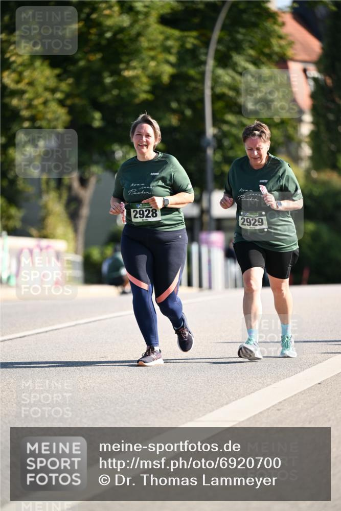 01.09.2024 - BARMER Alsterlauf Dr. Thomas Lammeyer http://msf.ph/oto/6920700 01.09.2024 09:52:31 Laufen 2928, 2929 meine-sportfotos.de