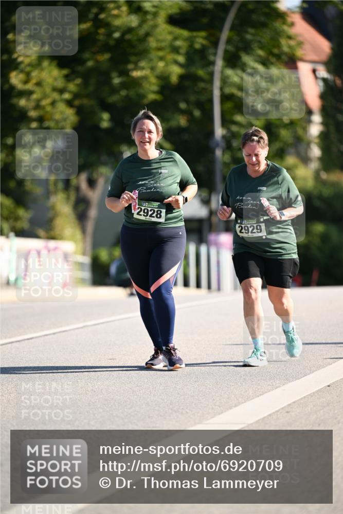 01.09.2024 - BARMER Alsterlauf Dr. Thomas Lammeyer http://msf.ph/oto/6920709 01.09.2024 09:52:32 Laufen 2928, 2929 meine-sportfotos.de
