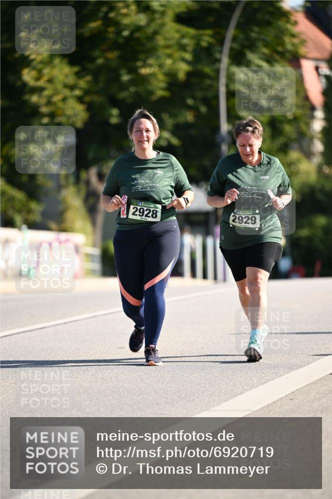 01.09.2024 - BARMER Alsterlauf Dr. Thomas Lammeyer http://msf.ph/oto/6920719 01.09.2024 09:52:32 Laufen 2928, 2929, 10 meine-sportfotos.de