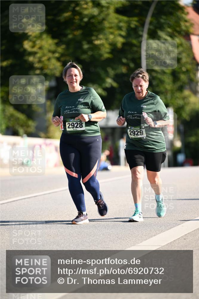 01.09.2024 - BARMER Alsterlauf Dr. Thomas Lammeyer http://msf.ph/oto/6920732 01.09.2024 09:52:32 Laufen 2928, 2929 meine-sportfotos.de