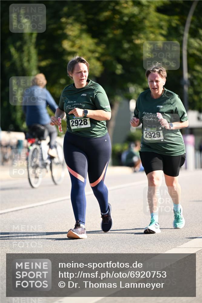 01.09.2024 - BARMER Alsterlauf Dr. Thomas Lammeyer http://msf.ph/oto/6920753 01.09.2024 09:52:33 Laufen 2928, 2929 meine-sportfotos.de