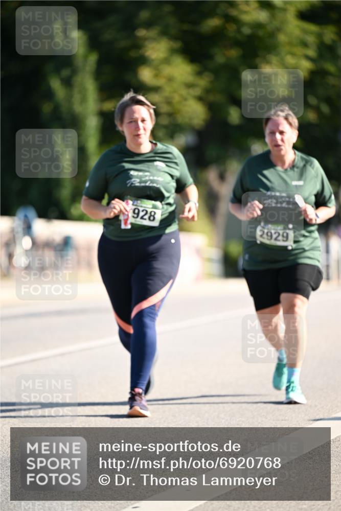 01.09.2024 - BARMER Alsterlauf Dr. Thomas Lammeyer http://msf.ph/oto/6920768 01.09.2024 09:52:33 Laufen 928, 2929 meine-sportfotos.de