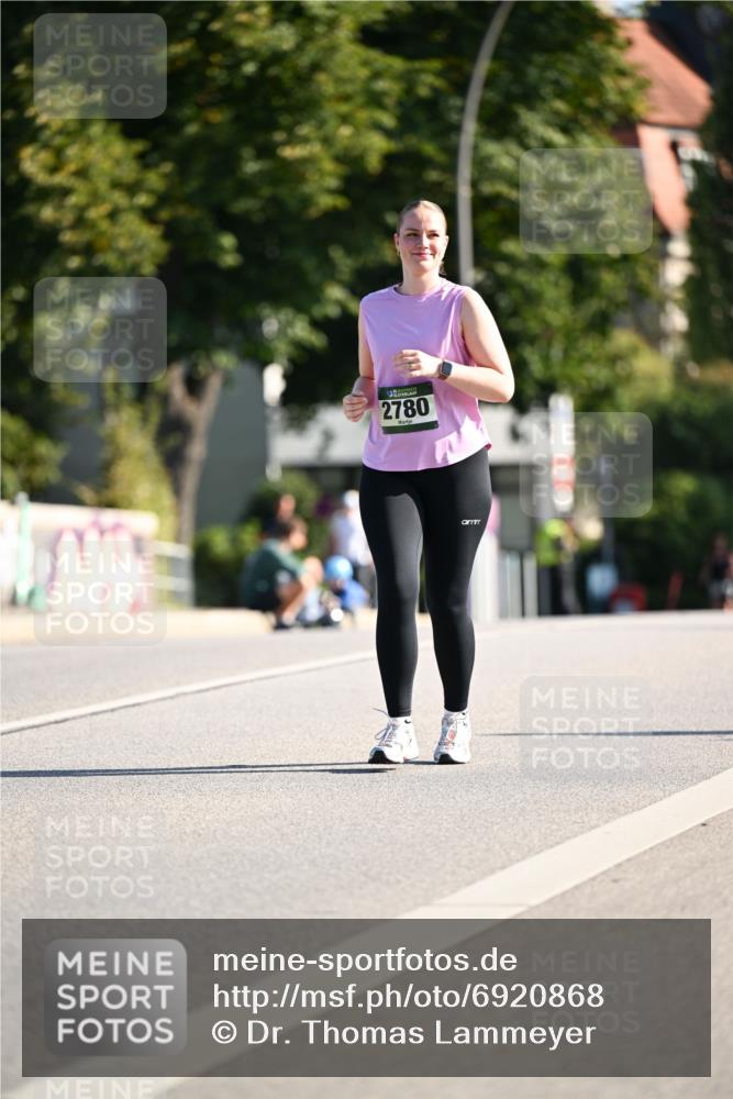 01.09.2024 - BARMER Alsterlauf Dr. Thomas Lammeyer http://msf.ph/oto/6920868 01.09.2024 09:52:53 Laufen 2780 meine-sportfotos.de