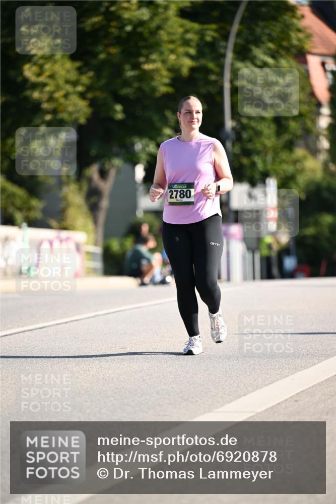 01.09.2024 - BARMER Alsterlauf Dr. Thomas Lammeyer http://msf.ph/oto/6920878 01.09.2024 09:52:54 Laufen 2780 meine-sportfotos.de