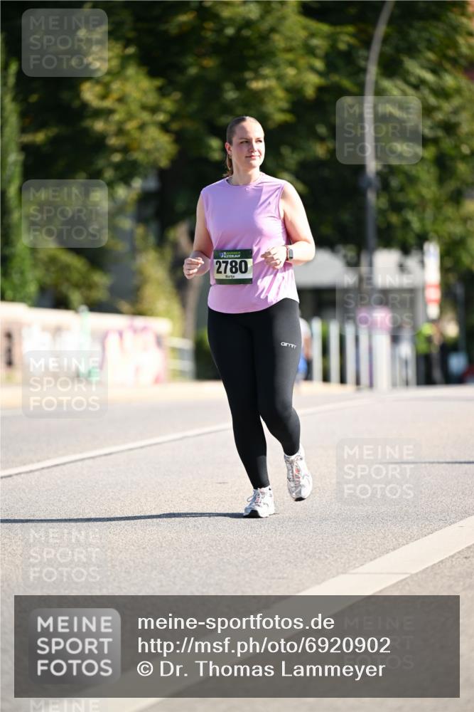 01.09.2024 - BARMER Alsterlauf Dr. Thomas Lammeyer http://msf.ph/oto/6920902 01.09.2024 09:52:54 Laufen 2780 meine-sportfotos.de