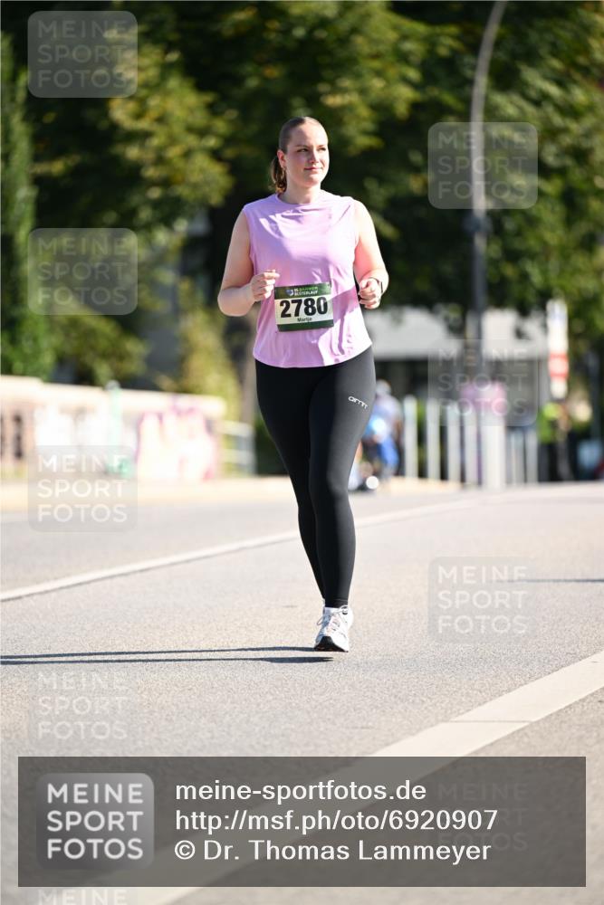 01.09.2024 - BARMER Alsterlauf Dr. Thomas Lammeyer http://msf.ph/oto/6920907 01.09.2024 09:52:54 Laufen 2780 meine-sportfotos.de