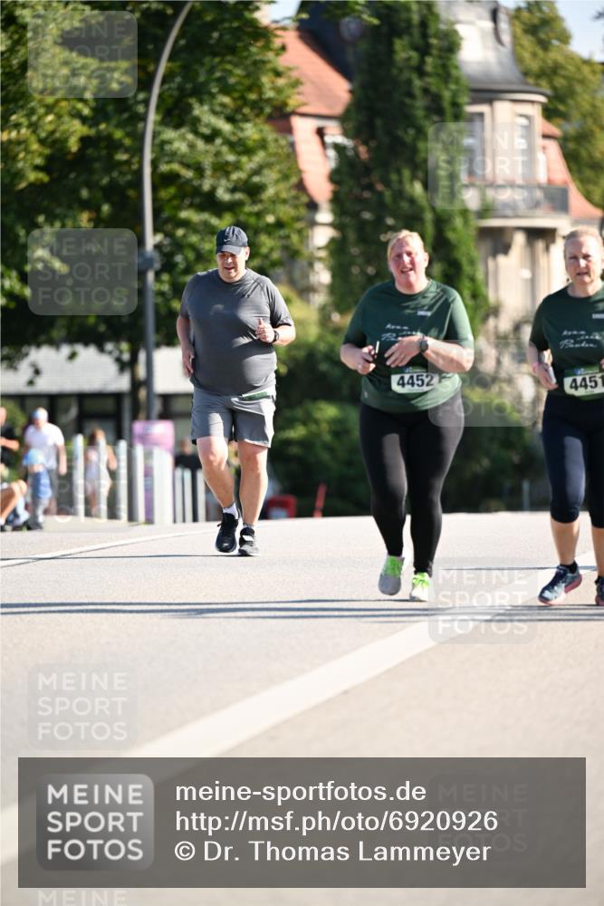 01.09.2024 - BARMER Alsterlauf Dr. Thomas Lammeyer http://msf.ph/oto/6920926 01.09.2024 09:52:59 Laufen 4452, 4451 meine-sportfotos.de