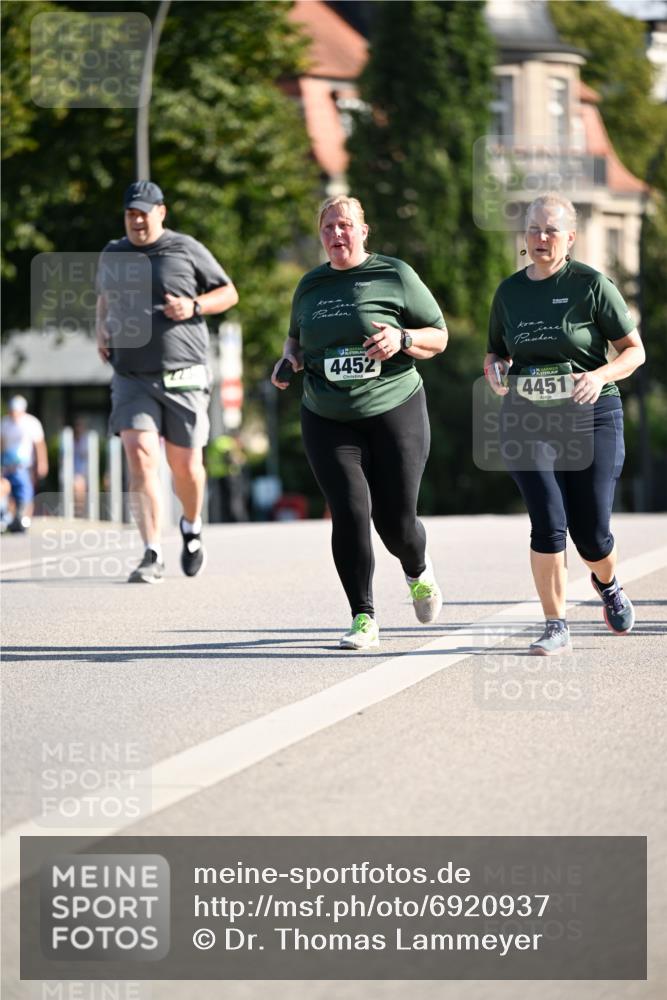 01.09.2024 - BARMER Alsterlauf Dr. Thomas Lammeyer http://msf.ph/oto/6920937 01.09.2024 09:53:00 Laufen 4452, 4451 meine-sportfotos.de