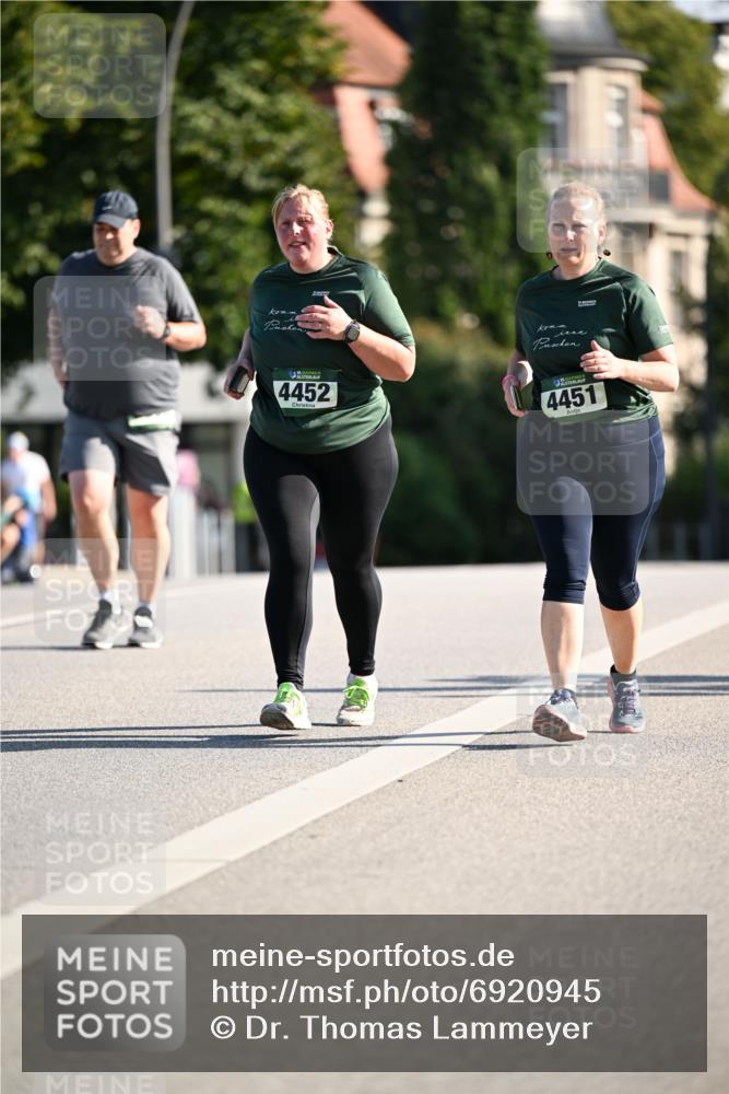 01.09.2024 - BARMER Alsterlauf Dr. Thomas Lammeyer http://msf.ph/oto/6920945 01.09.2024 09:53:00 Laufen 4452, 4451 meine-sportfotos.de