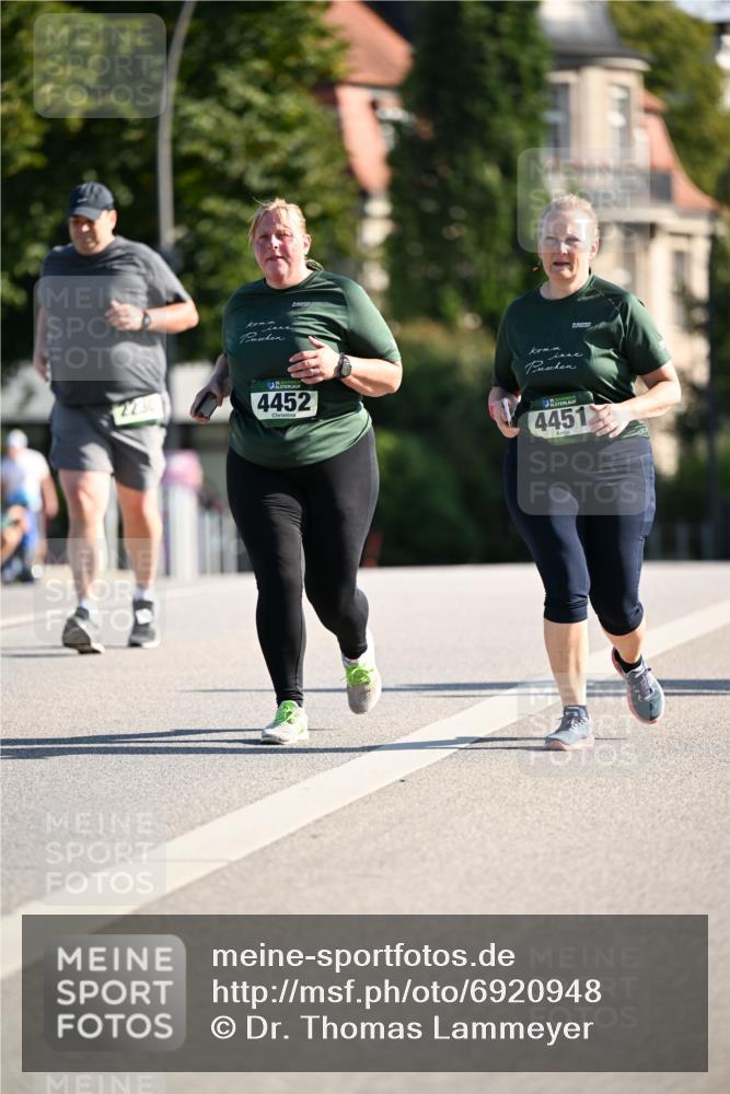 01.09.2024 - BARMER Alsterlauf Dr. Thomas Lammeyer http://msf.ph/oto/6920948 01.09.2024 09:53:01 Laufen 4452, 4451 meine-sportfotos.de