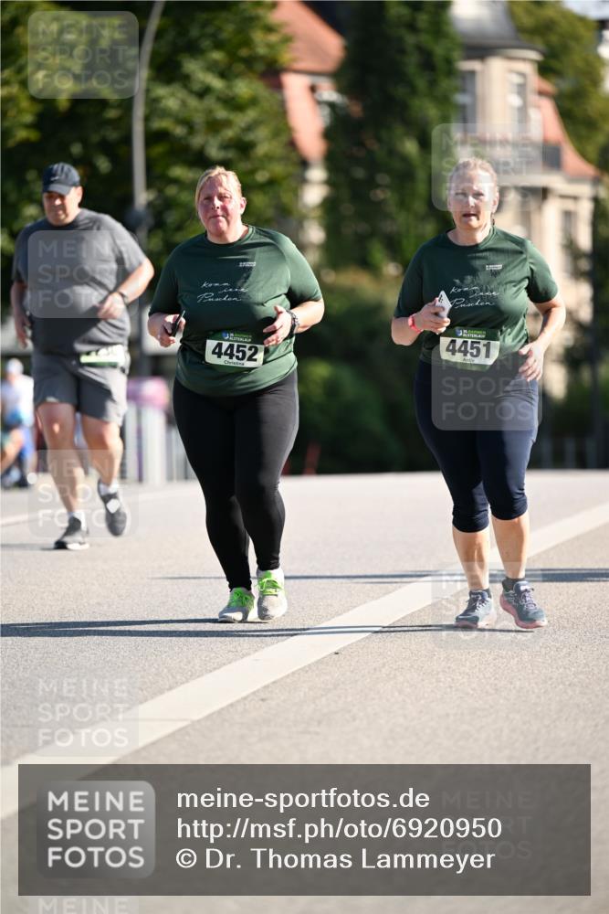 01.09.2024 - BARMER Alsterlauf Dr. Thomas Lammeyer http://msf.ph/oto/6920950 01.09.2024 09:53:01 Laufen 25, 4452, 35, 4451 meine-sportfotos.de